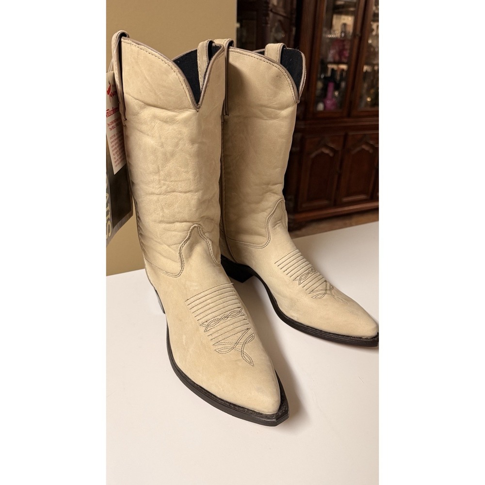 NWT Wrangler Women's Cream Western Cowboy Boots Snip Toe Pull‎ On Size 7.5M